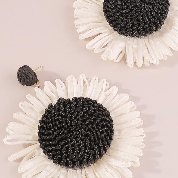 🖤🤍Earrings🤍🖤 - Picture 4 of 4